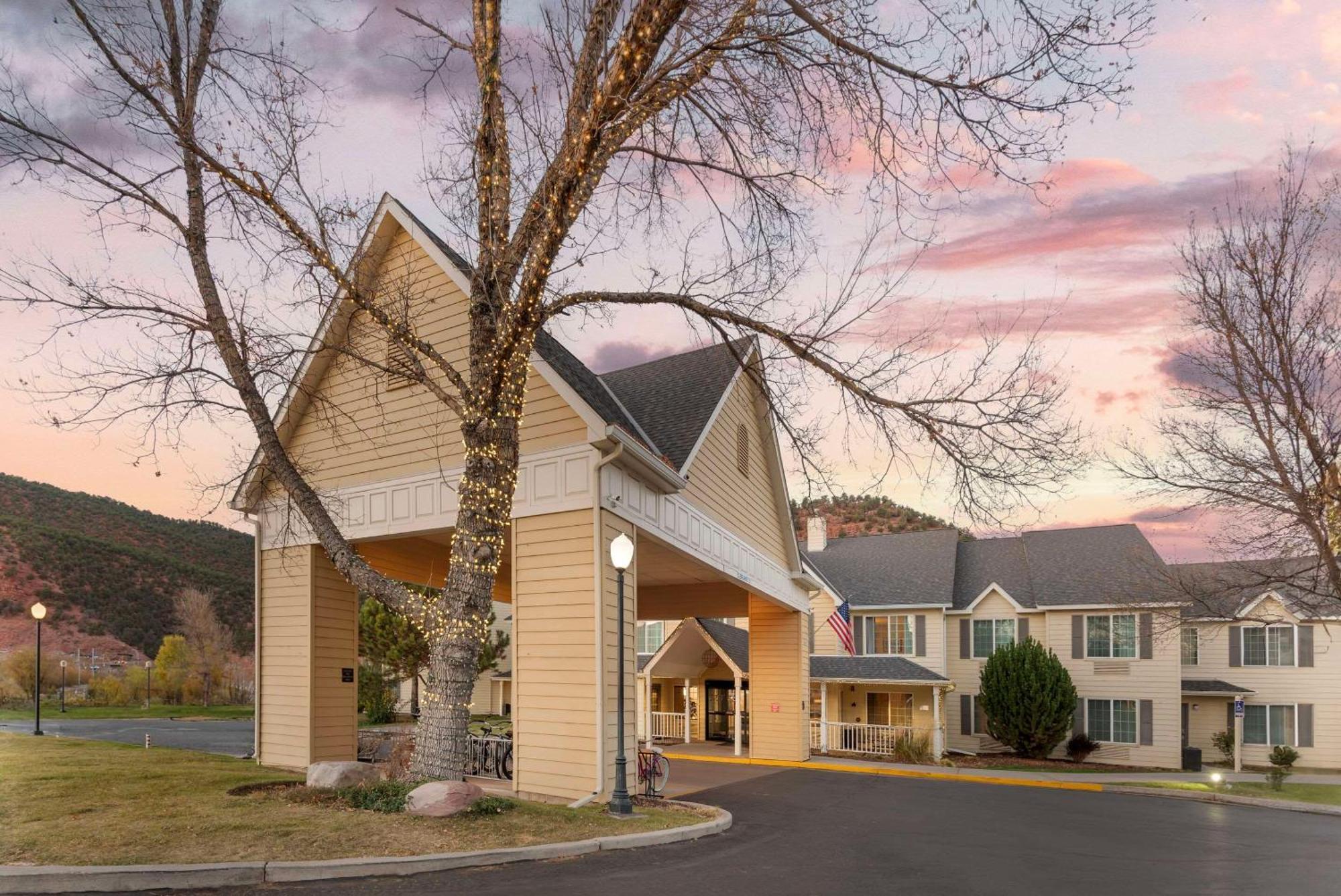 Comfort Inn & Suites Carbondale On The Roaring Fork Exterior foto